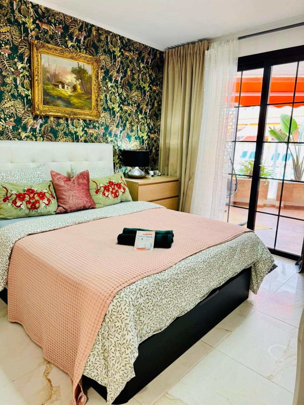 Apartment With Terrace And Pool, Los Cristianos لوس كريستيانوس المظهر الخارجي الصورة