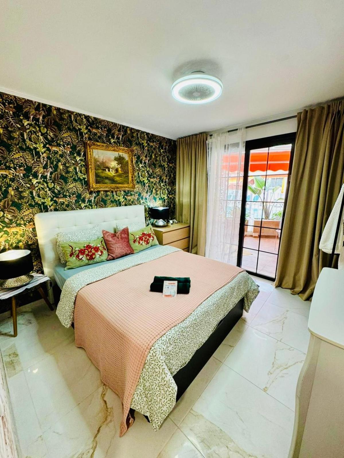 Apartment With Terrace And Pool, Los Cristianos لوس كريستيانوس المظهر الخارجي الصورة